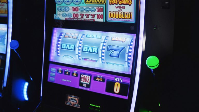 Neumünster: Gaststättenkontrolle, Stadt und Polizei stellten illegale Spielautomaten sicher