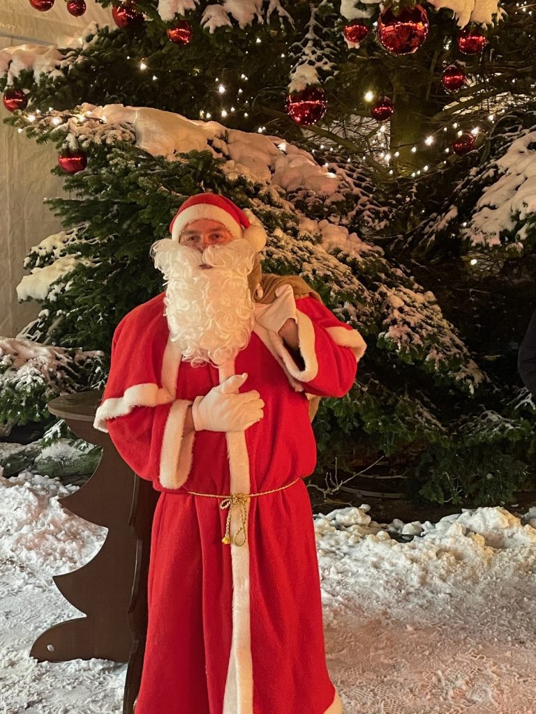 Nikolaus auf dem Weihnachtsmarkt in Neumünster