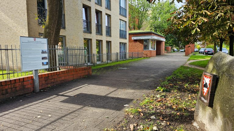 Gedenktafel erinnert an Neumünsters Geschichte als Garnisonsstadt